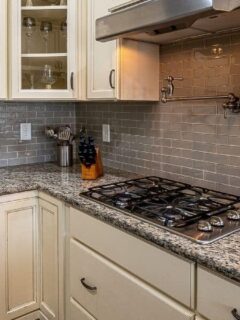 Best Clear Coat for Kitchen Cabinets