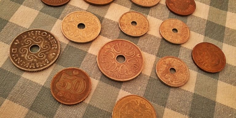 how to glue pennies to wood
