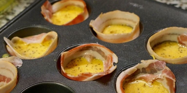 how to get baked egg off a muffin pan