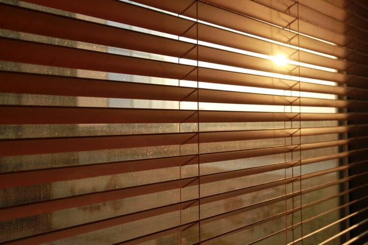 How To Close Window Blinds With 4 Strings