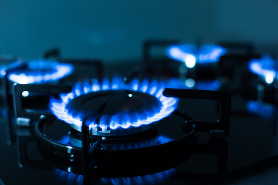 Gas Oven Turns On By Itself: 4 Reasons With Solutions - Home Arise