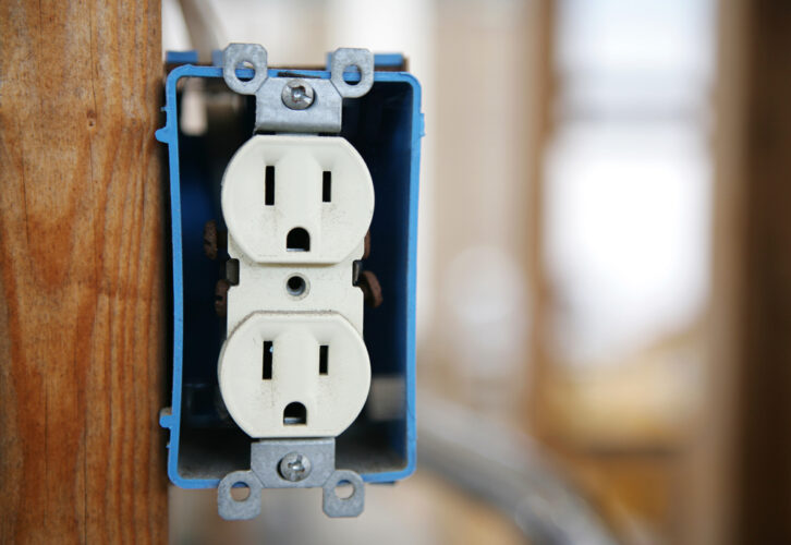 Duplex vs Quad Outlet [Explained] 1