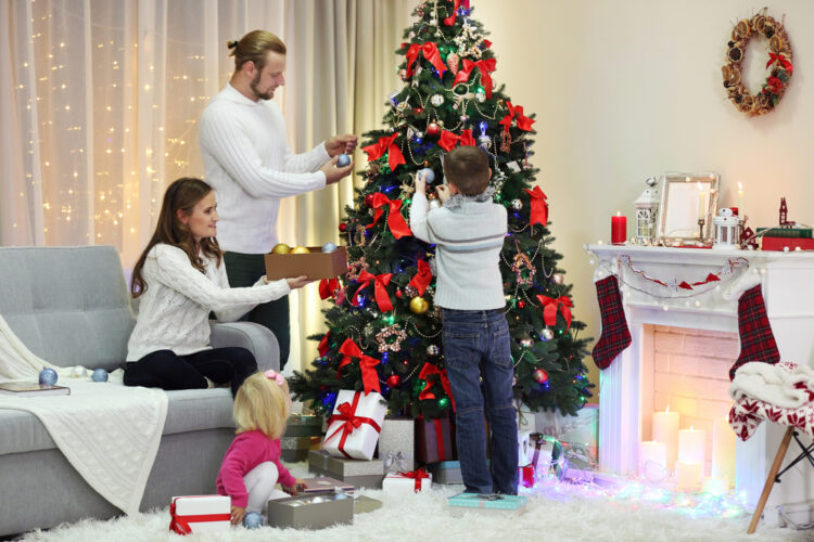 Decorating Your Christmas Tree with Lights: Top Essentials to Master 2